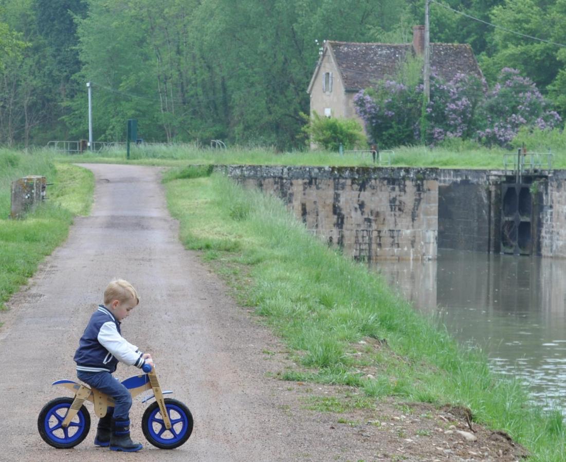 Canal Du Nivernais Gites Le Champ Radis Marigny-sur-Yonne Exterior photo