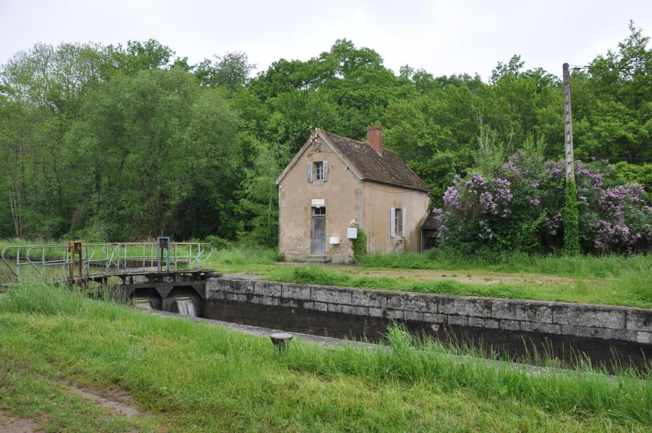 Canal Du Nivernais Gites Le Champ Radis Marigny-sur-Yonne Exterior photo