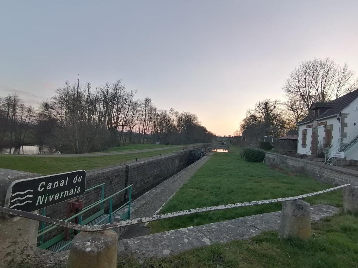 Canal Du Nivernais Gites Le Champ Radis Marigny-sur-Yonne Exterior photo